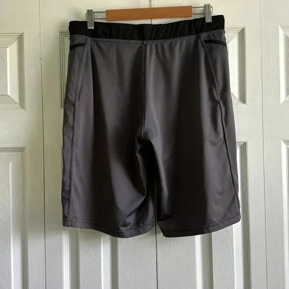 Men's Hylete gray & black athletic Bermuda shorts - Picture 4 of 4